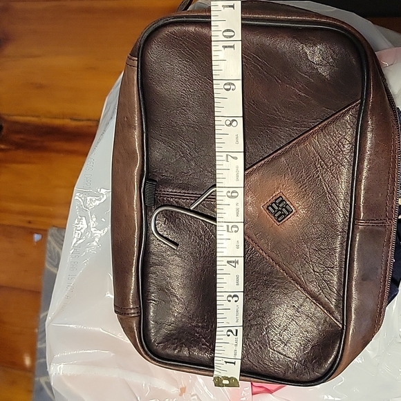 Columbia leather hanging toiletry bag - Picture 7 of 9